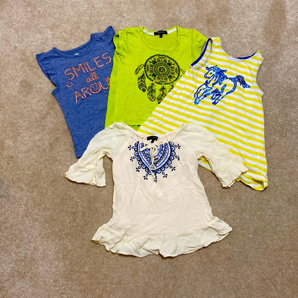 4 girls 4T shirts in excellent condition